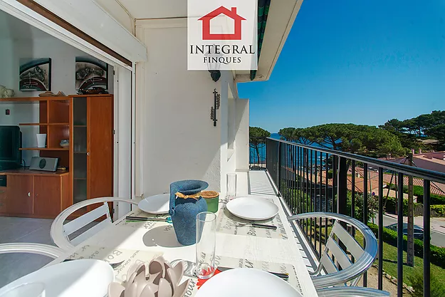 APARTMENT IN LA FOSCA WITH TERRACE, PARKING AND SIDE SEA VIEW
