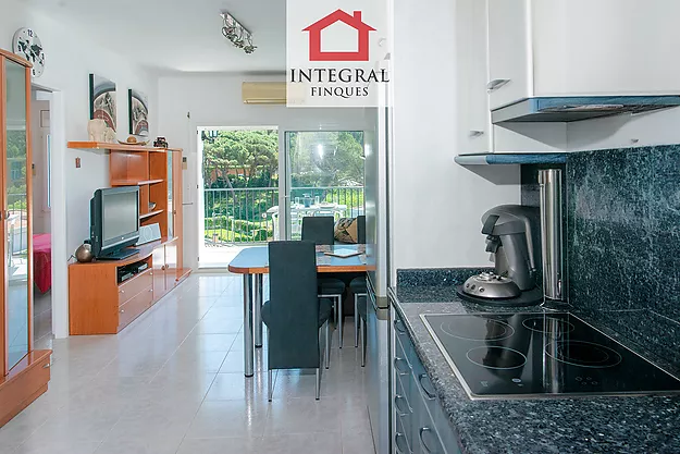 APARTMENT IN LA FOSCA WITH TERRACE, PARKING AND SIDE SEA VIEW